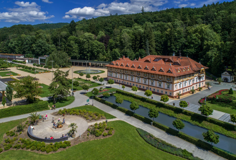 Lázně zdarma? Jen někdo má to štěstí. Zjistěte, kdy platí pojišťovna a kdy vy