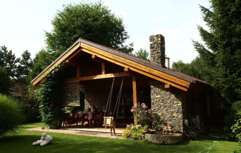 Po zimě na chatě přichází tvrdé vystřízlivění. Ne každou škodu pokryje pojištění